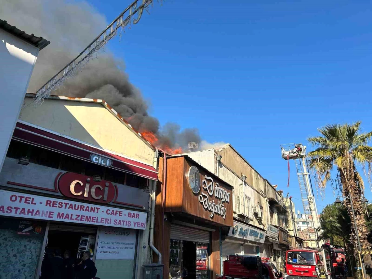 İzmir Kemeraltı'nda Yangın Çıktı