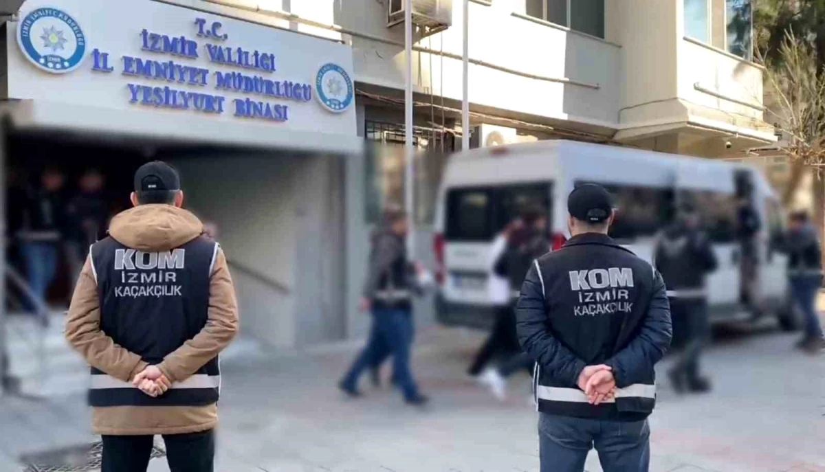 İzmir'de ByLock Operasyonu: 15 FETÖ Şüphelisi Gözaltına Alındı