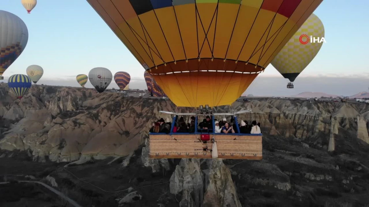 Kapadokya'da Sıcak Hava Balonları Uçuşlarına Devam Ediyor