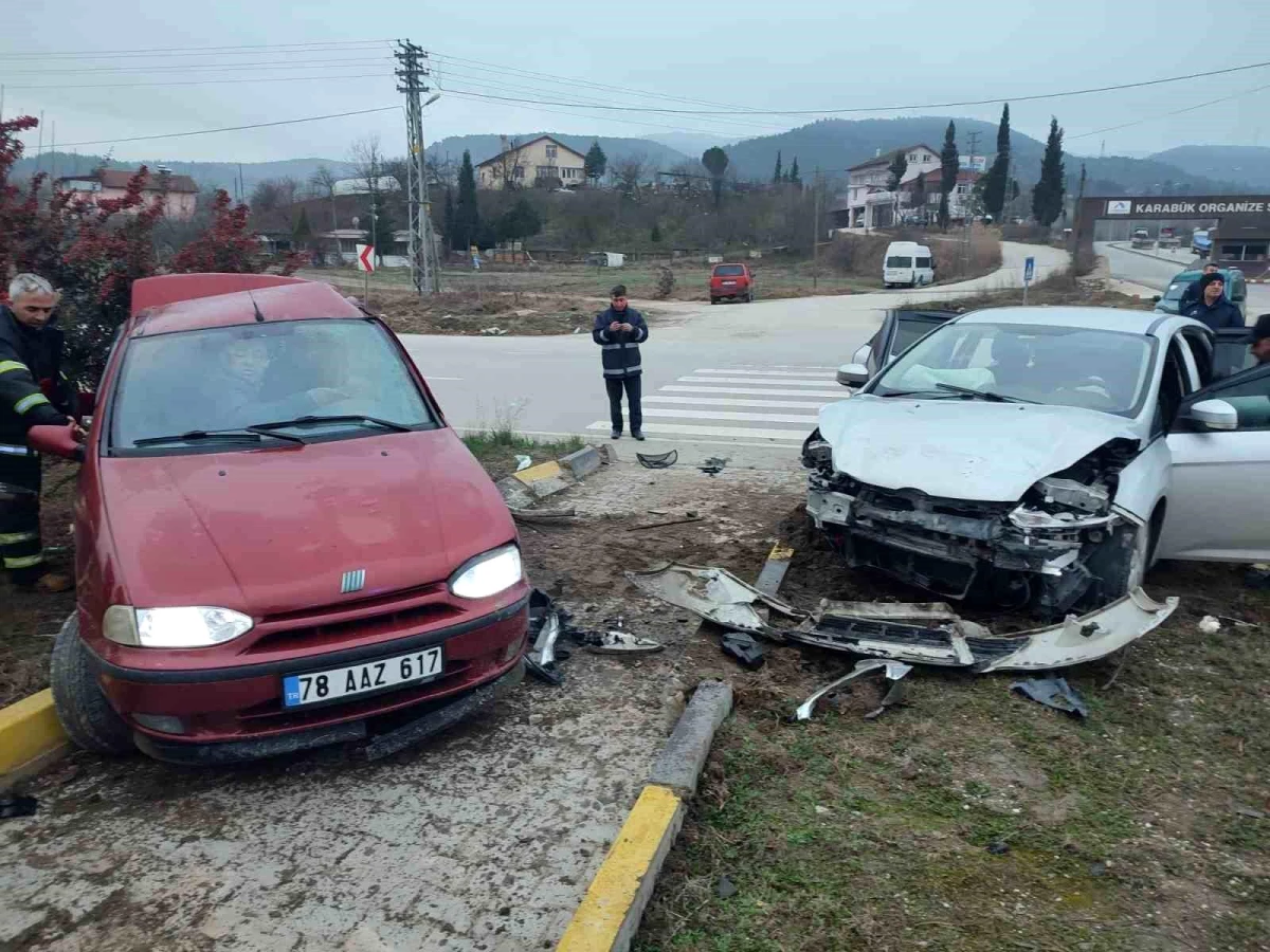 Karabük'te kavşakta çarpışma: 1 kişi yaralandı