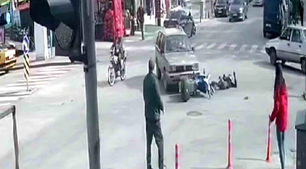 Karaman'da Otomobil ile Motosiklet Kaza Yaptı, Sürücü Yaralandı