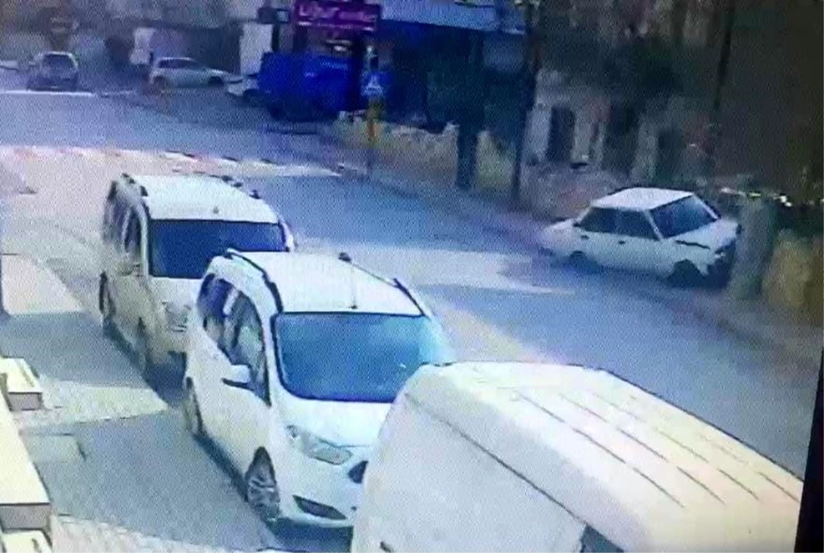 Karaman'da Otomobil Kaza Yaptı, Sürücü Çekici Çağırıp Aracını Götürmek İstedi