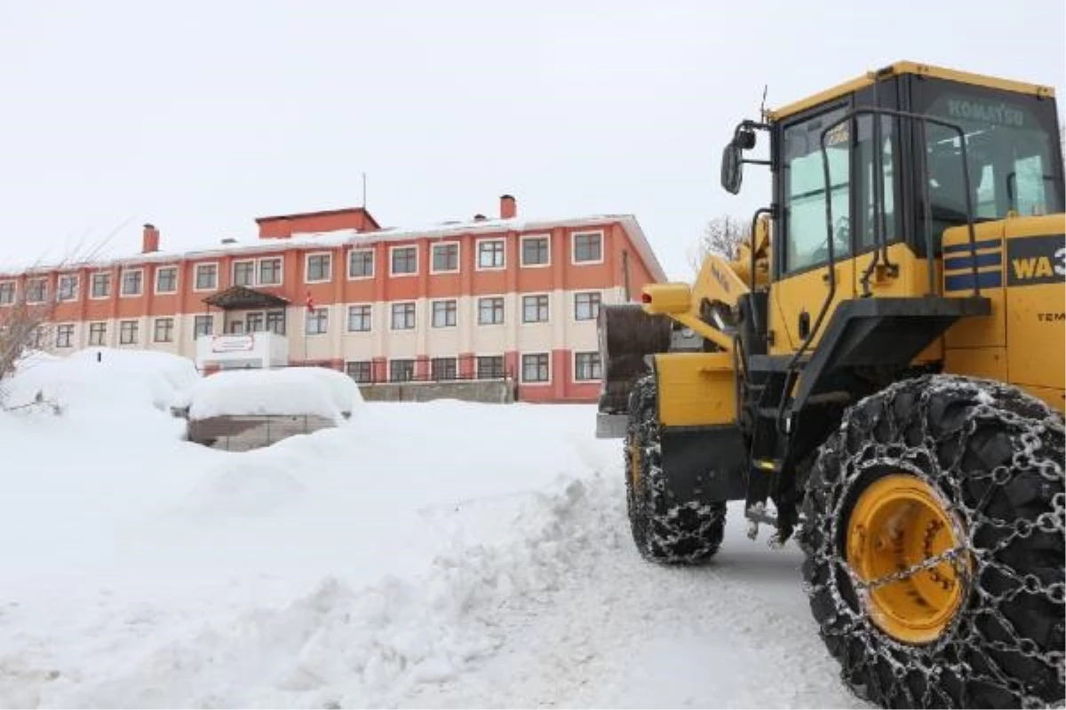 Karlıova'da Okullar 1 Gün Tatil Edildi