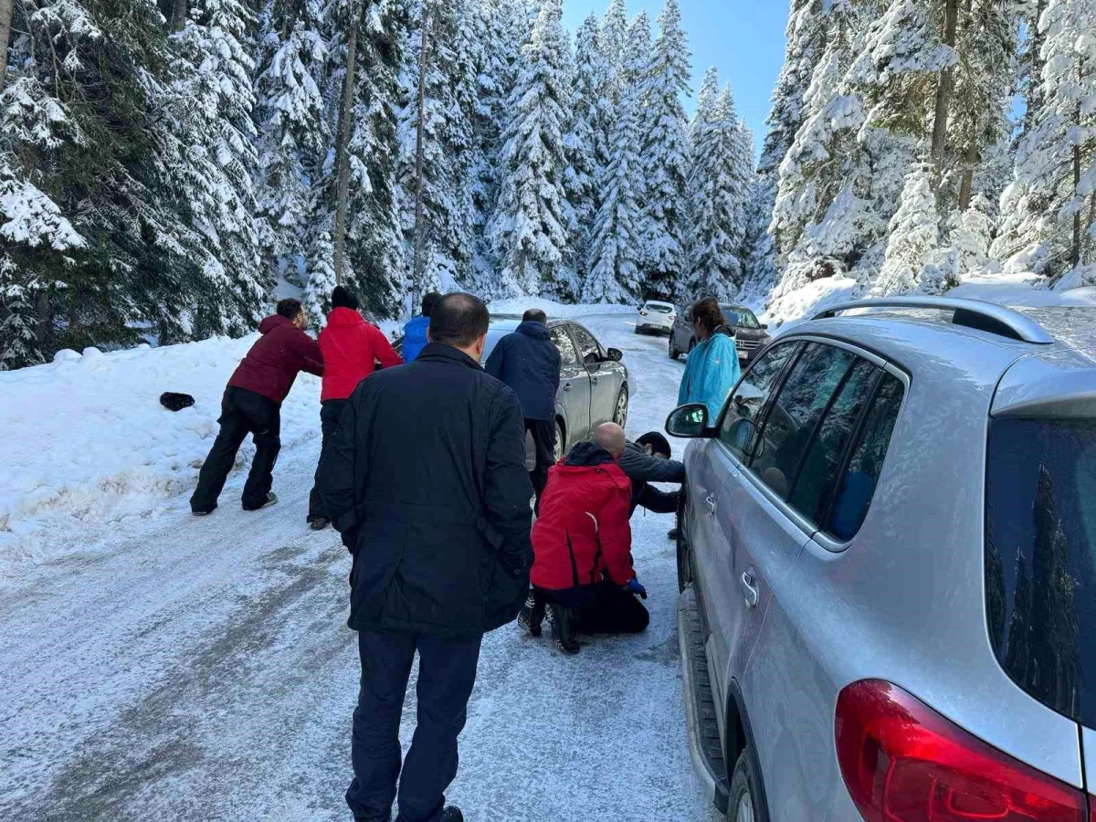 Kartalkaya Kayak Merkezi'nde Tatilciler Yolda Kaldı