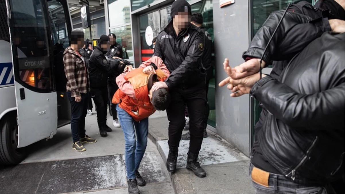 Küçükçekmece'de AK Parti'nin seçim çalışmasına düzenlenen silahlı saldırıya ilişkin suça sürüklenen 3 çocuk tutuklandı