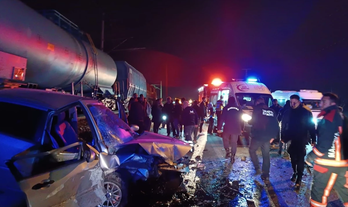 Malatya'da Otomobil Çarpışması: 3 Kişi Yaralandı