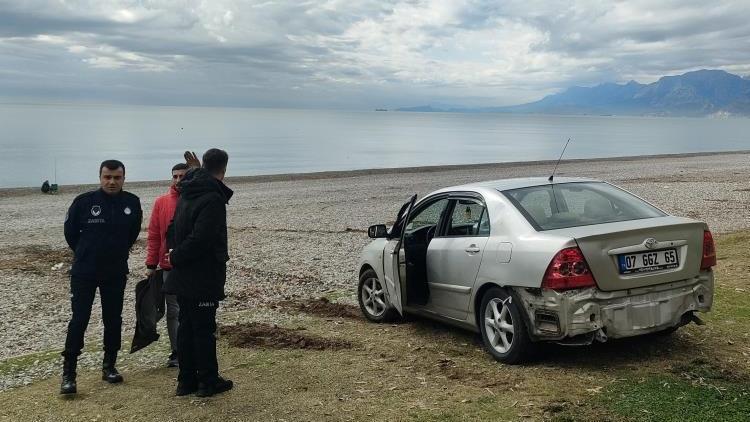 Manzara izlemek için sahile aracıyla girdi, bin pişman oldu... Hem çekici masrafı hem tamir masrafı çıktı