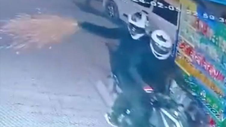 Motosikletle gelip kurşun yağdırdılar... İstanbul'daki dehşet anları kamerada
