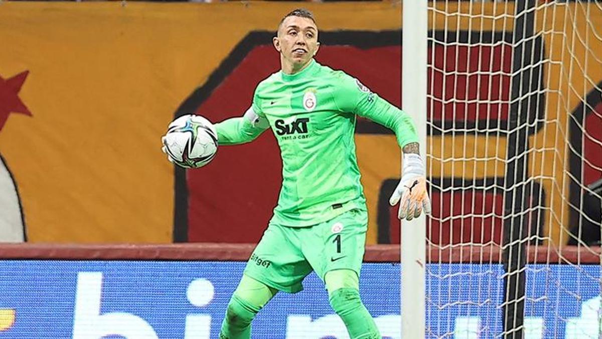 Muslera'ya resmi transfer teklifi! Karar sezon sonunda...