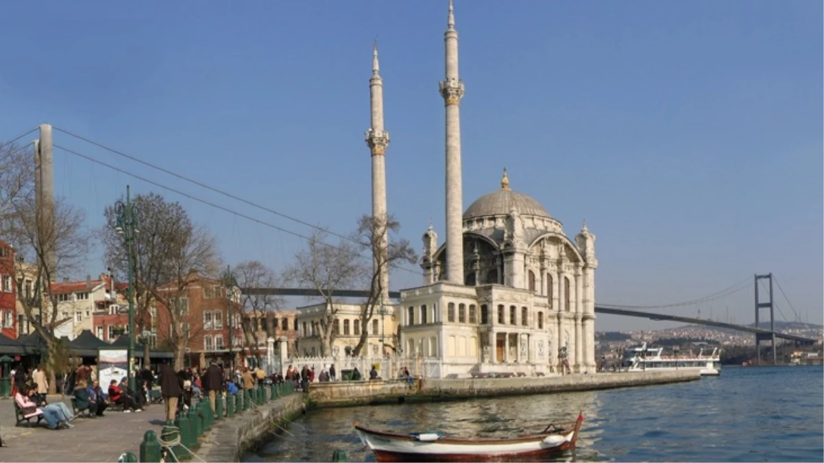 Ortaköy Sahili'nde 2 kişi denize düştü