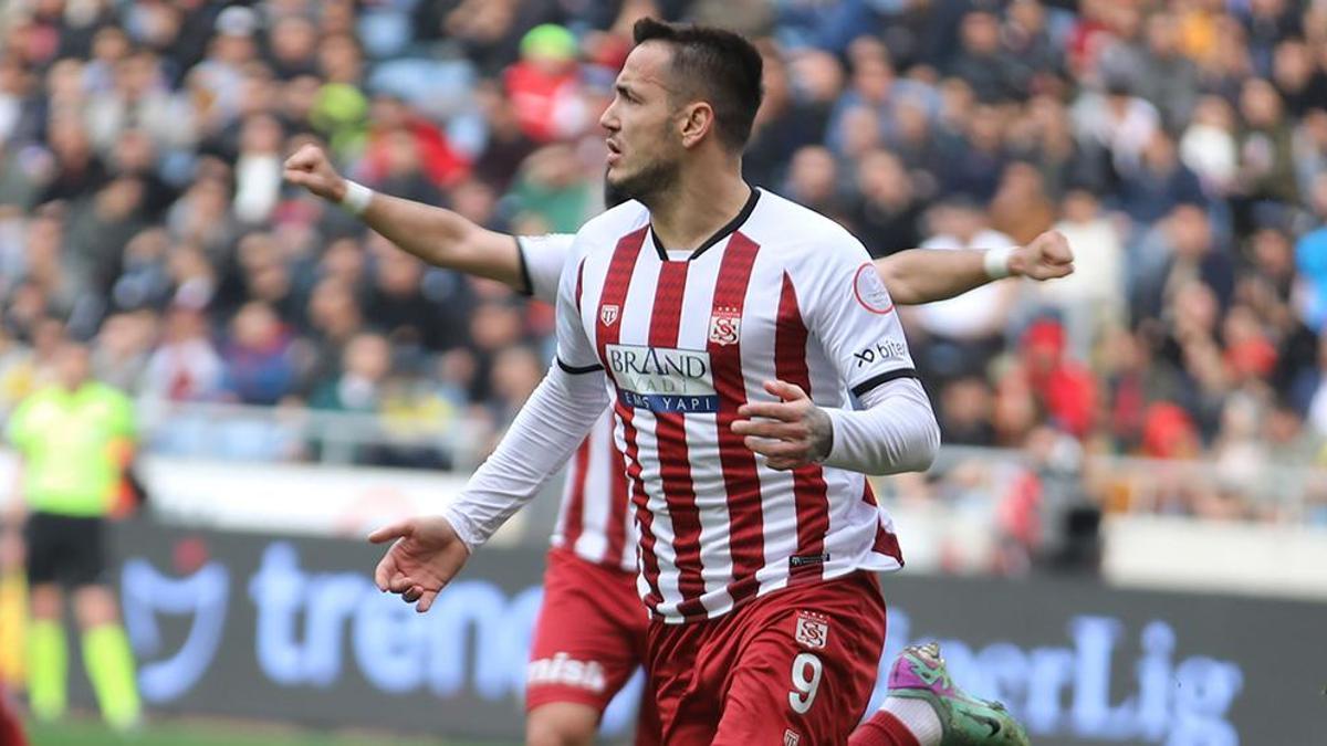 Rey Manaj, Sivasspor'da kendini buldu