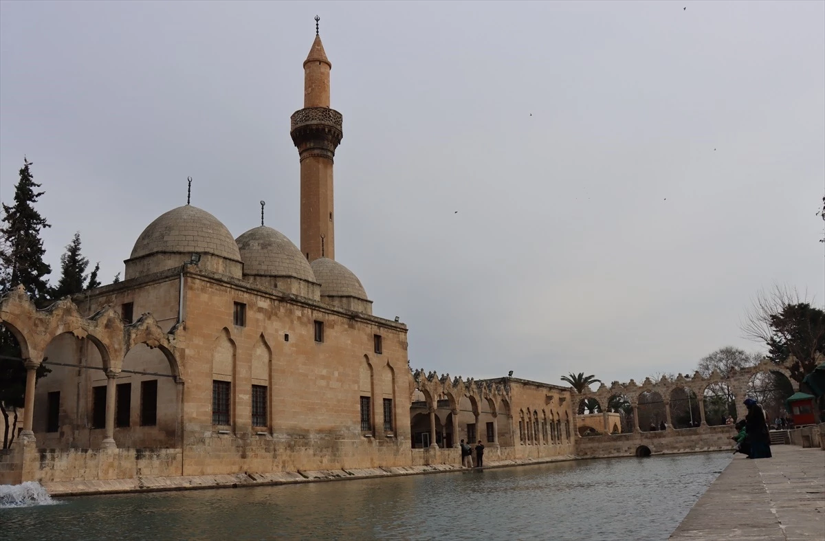 Şanlıurfa'da Depremlerde Hasar Gören Camilerde Restorasyon Devam Ediyor