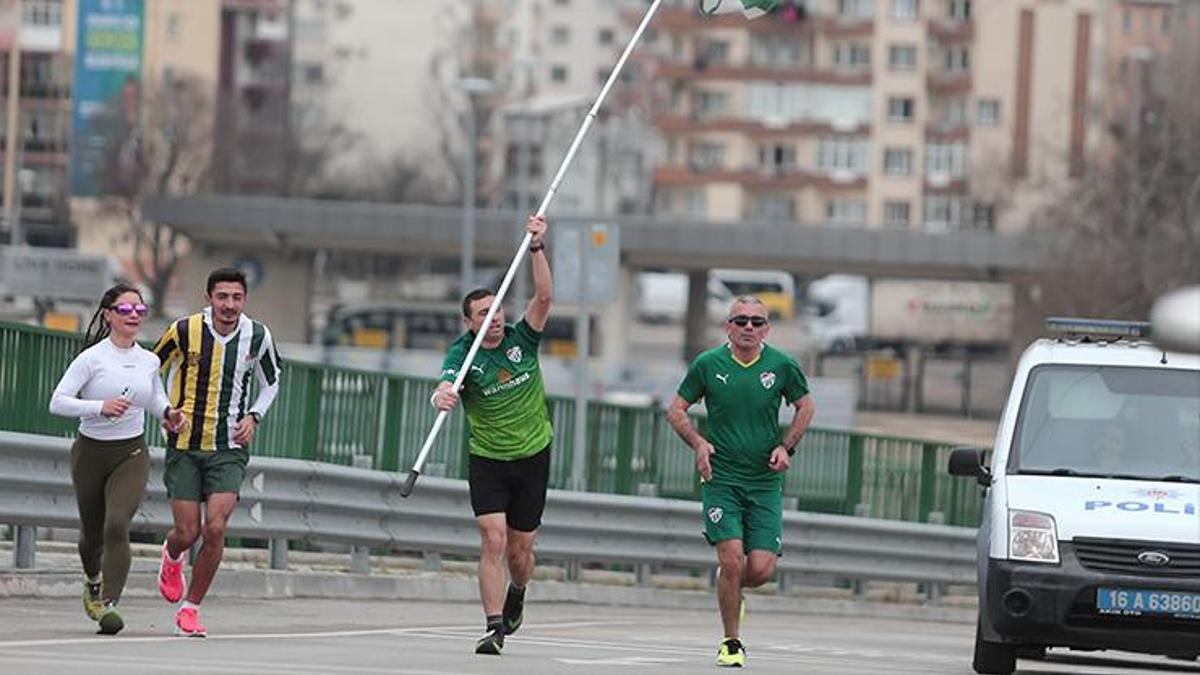 Sevgililer Günü'nde Bursaspor için 8 kilometre koştular!