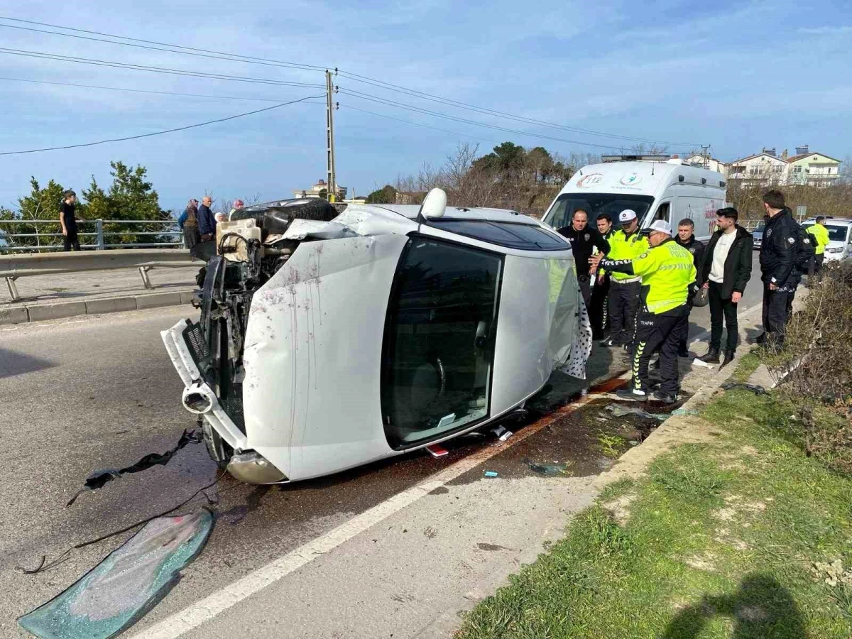 Sinop'ta otomobil takla attı, sürücü yaralandı