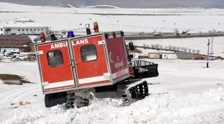 Son dakika... Van'da minibüsün üzerine çığ düştü: 12 kişi kurtarıldı, 1 kişi öldü