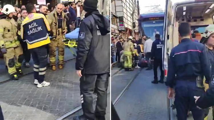 Sultanahmet'te tramvay yayaya çarptı: Yaralı hastaneye götürüldü
