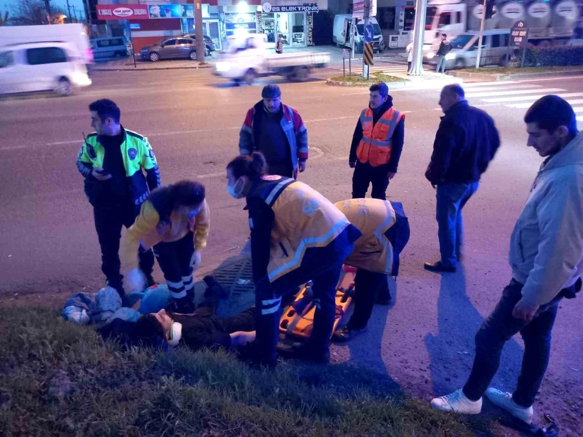 Tekirdağ Çorlu'da otomobille çarpışan motosikletin sürücüsü yaralandı