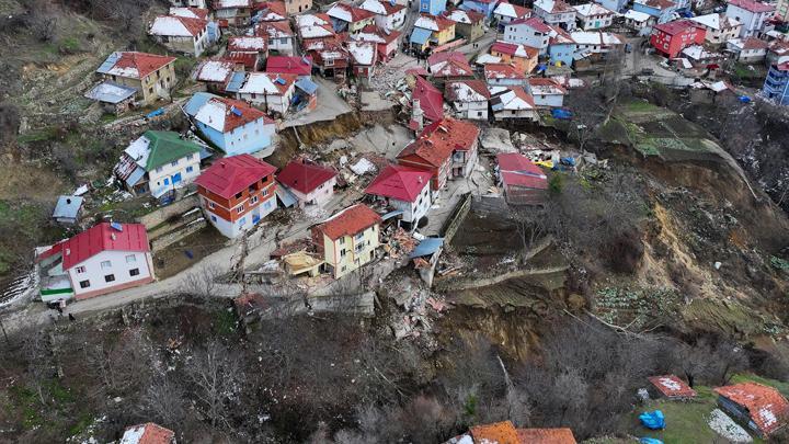 Tokat Valisi Hatipoğlu'ndan heyelan yaşanan köyle ilgili açıklama: Devletimiz gereken adımları atıyor