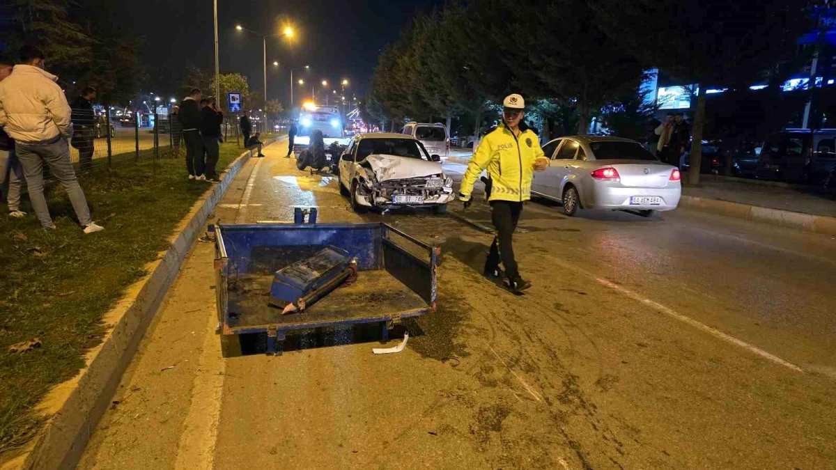 Tokat'ta Otomobil ile Traktör Çarpıştı