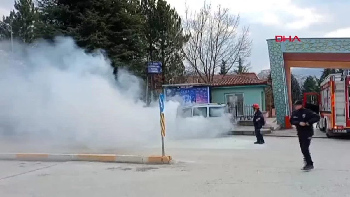 Tokat'ta park halindeki araçta yangın çıktı