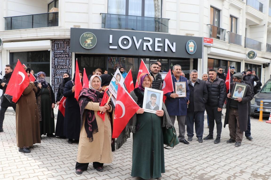 Van'da evlat eylemindeki anneden, çocukları dağa kaçırılan ailelere 'mücadeleye destek’ çağrısı