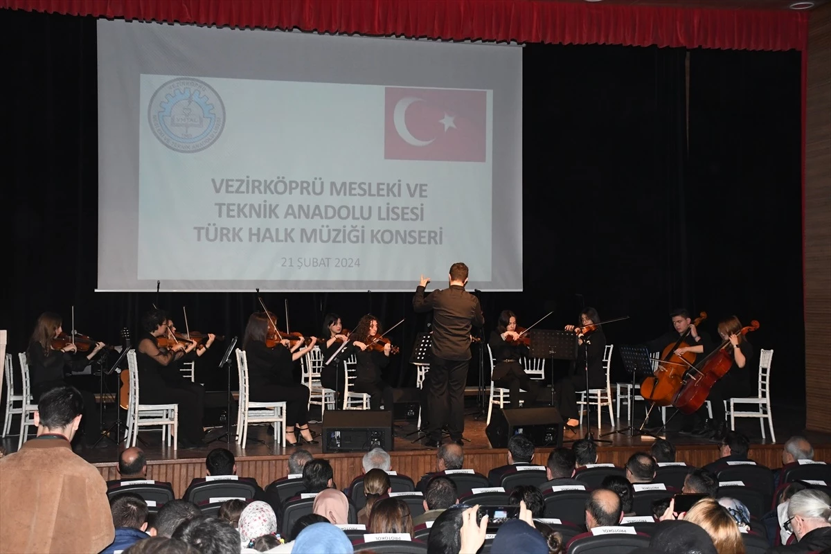 Vezirköprü Mesleki ve Teknik Anadolu Lisesi Türk Halk Müziği Korosu Afetzedelere Konser Verdi