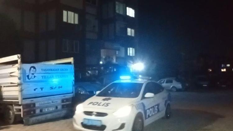 Yardım ettiği kadın tarafından tabancayla vurulan polis yaralandı