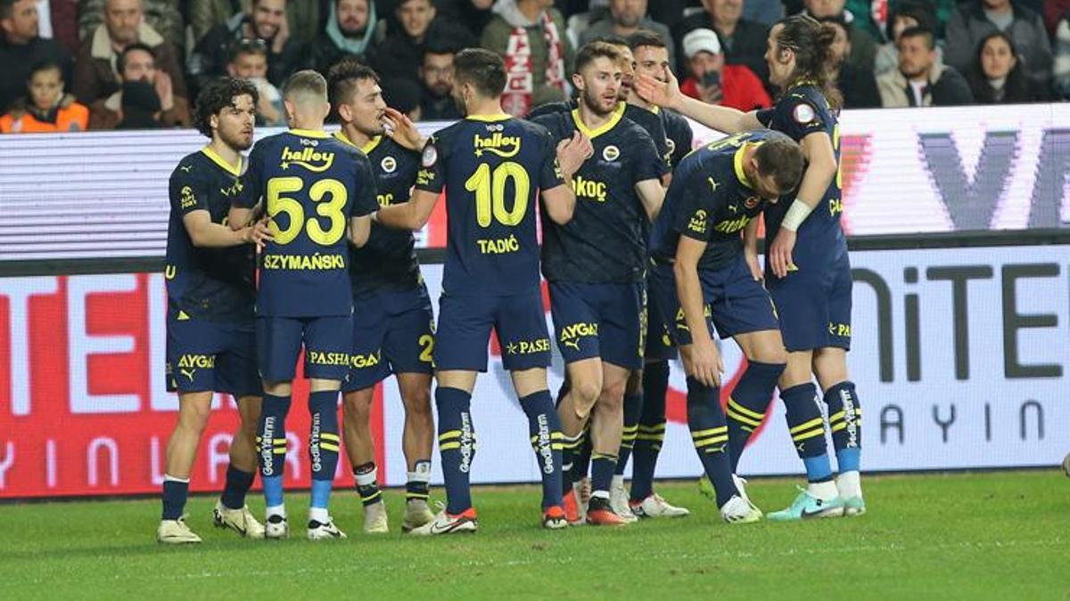 ZİRVE YİNE FENERBAHÇE'NİN! (ÖZET) Antalyaspor - Fenerbahçe maç sonucu: 0-2