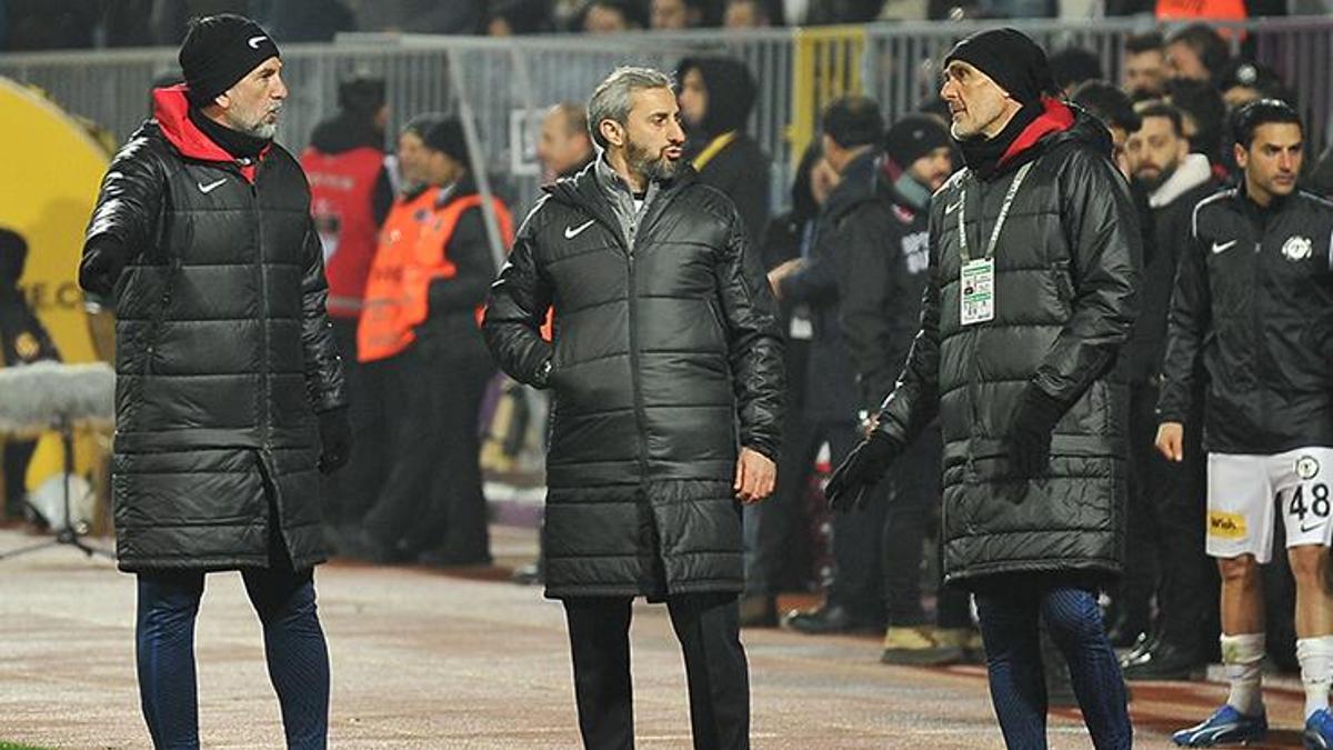 Çorum FK'da Serkan Özbalta: 'Play-off hattının güçlü adayıyız'