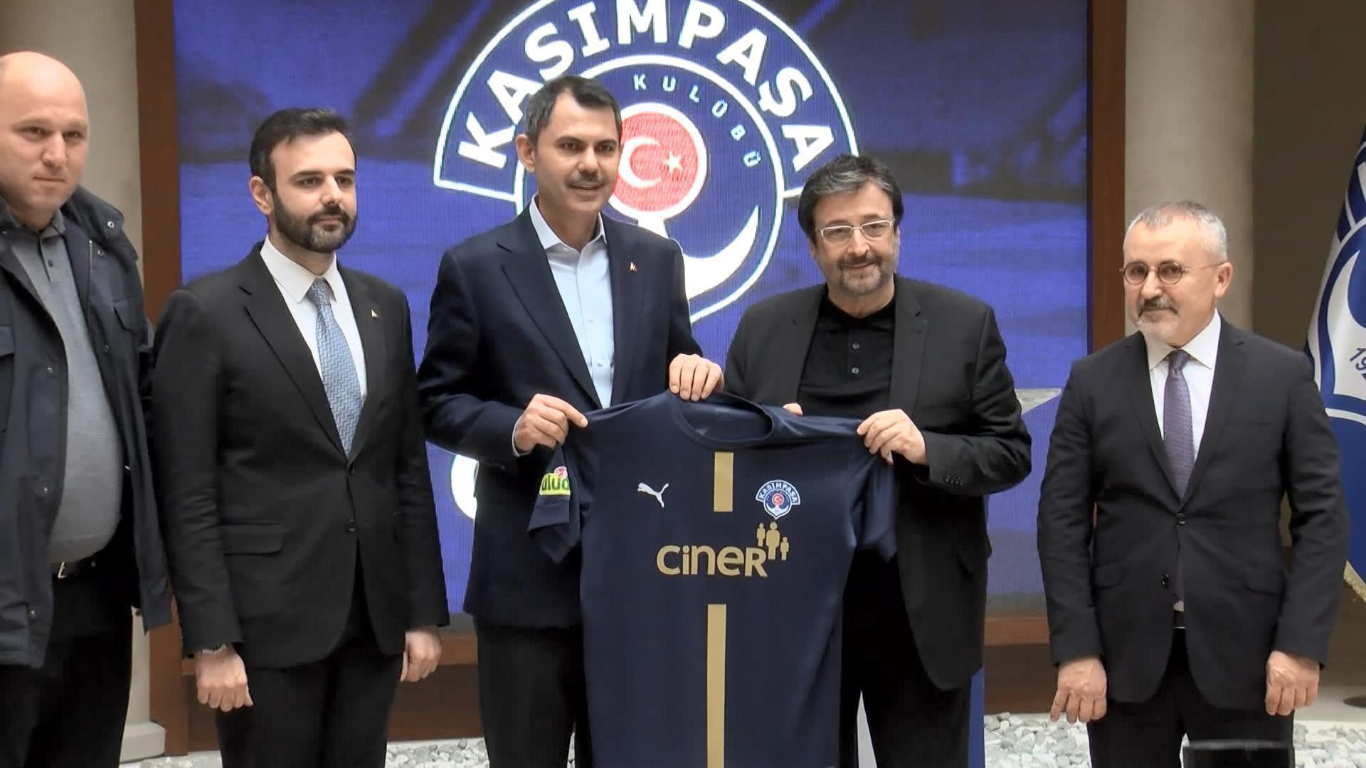 AK Parti İstanbul Büyükşehir Belediye Başkan adayı Murat Kurum'dan Kasımpaşa Spor'a ziyaret