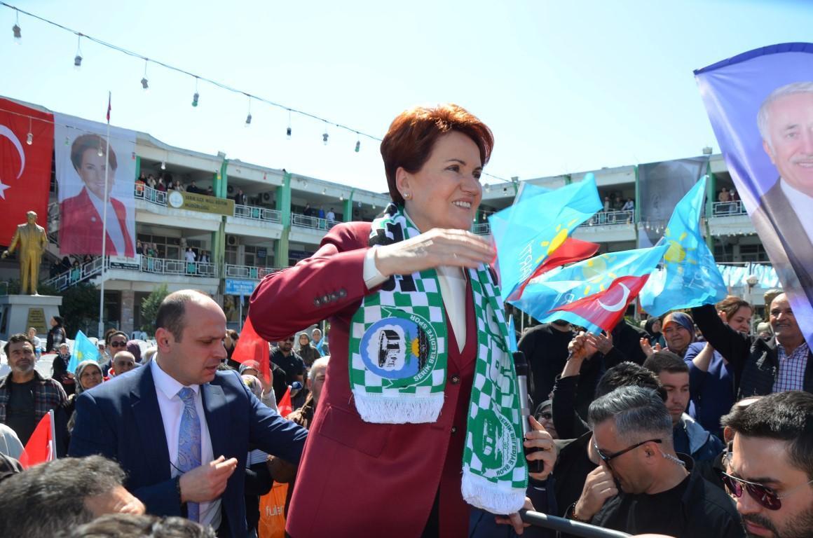 Akşener: Atanamamış öğretmenlerin oylarını istiyorum