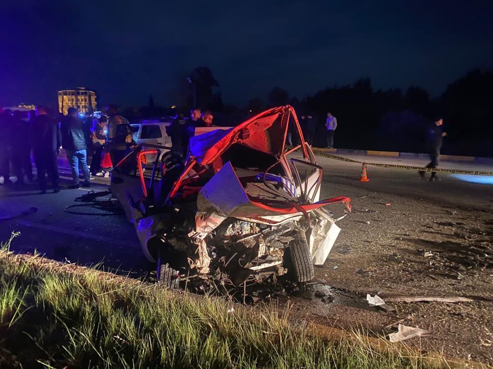 Antalya'da feci kaza! 3 kişi hayatını kaybetti