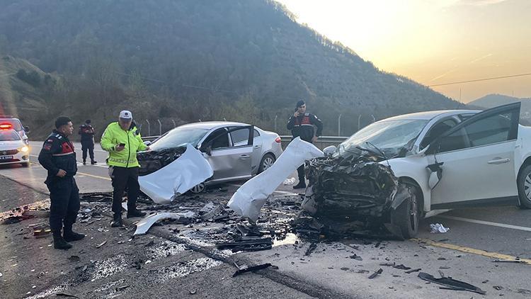 Bartın'da kafa kafaya kaza: 1 can kaybı, 1 yaralı