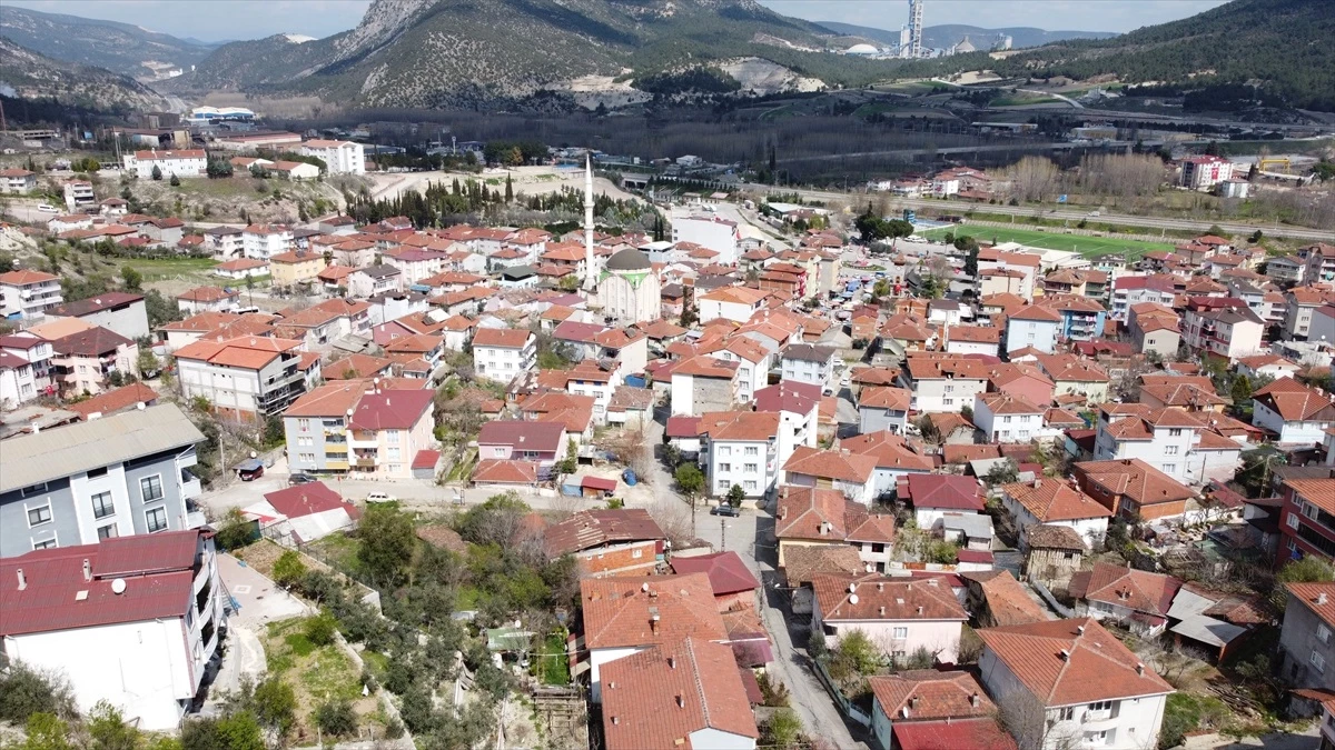 Bilecik'te Keçi Ağılında Seramik Atölyesi Kuran Genç Kadın