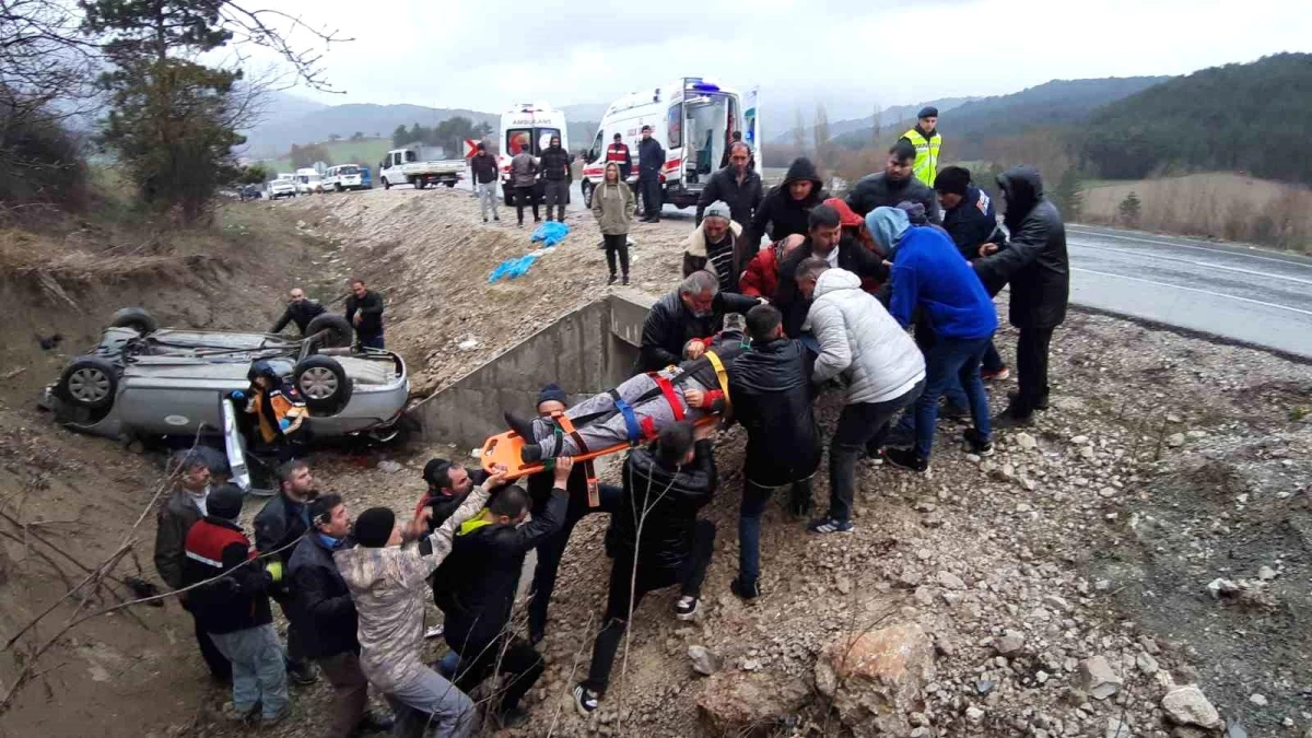 Bolu'da Tepetaklak Olan Otomobil Kazasında 2 Kişi Hayatını Kaybetti