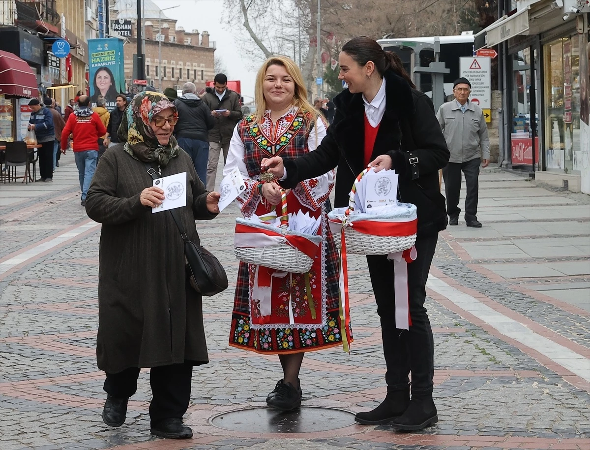 Bulgaristan'ın Edirne Başkonsolosluğu Marteniçka Bilekliği Dağıttı