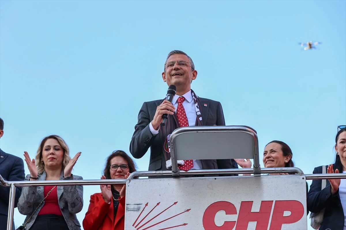 CHP Genel Başkanı Özgür Özel, Seçimlerde İktidara Sarı Kart Göstermeye Davet Ediyor