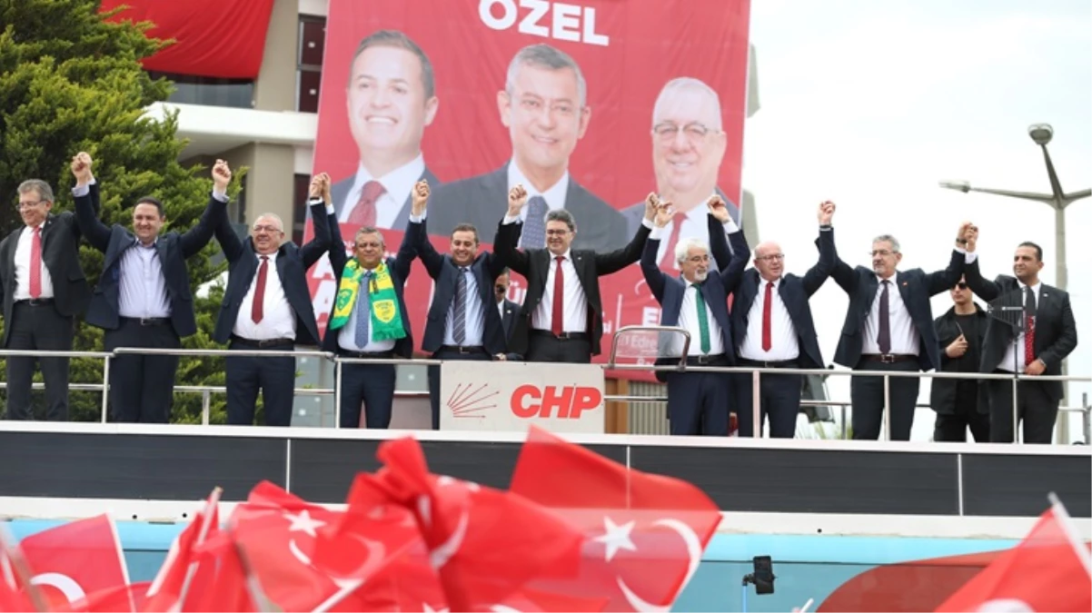 CHP'nin Balıkesir Edremit mitinginde büyük gaf: "Ezan ne zaman okunuyor? Ben zayıfım bu konuda"