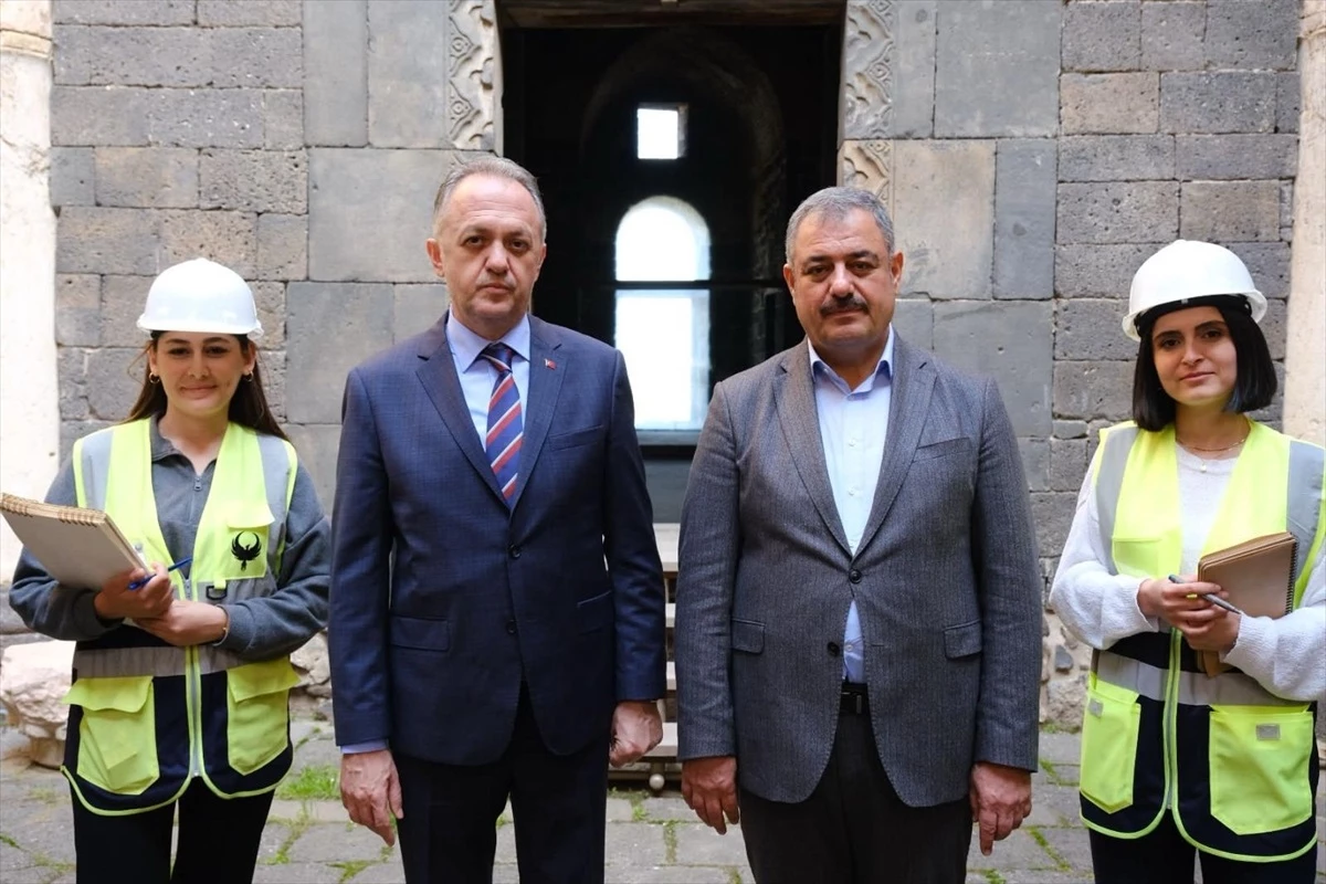 Diyarbakır'da tarihi surlar ve kilise restorasyonu incelemesi