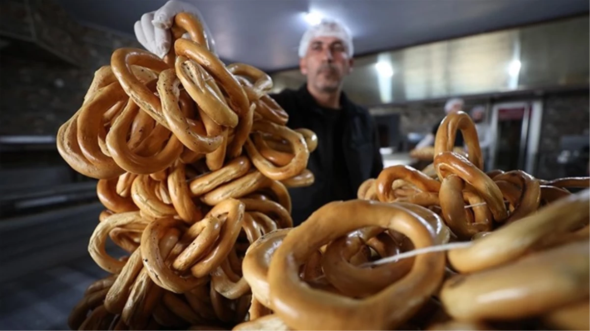 Düzce'deki fırıncılar "ramazan simidi" mesaisinde! Vatandaşlar bu ürün için köylerden merkeze iniyor