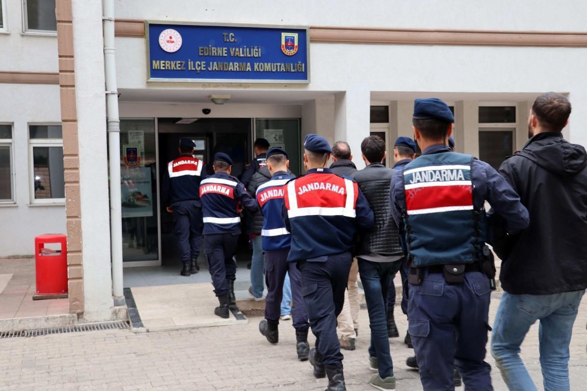 Edirne'den yurt dışına kaçmak isteyen beş terör şüphelisi yakalandı