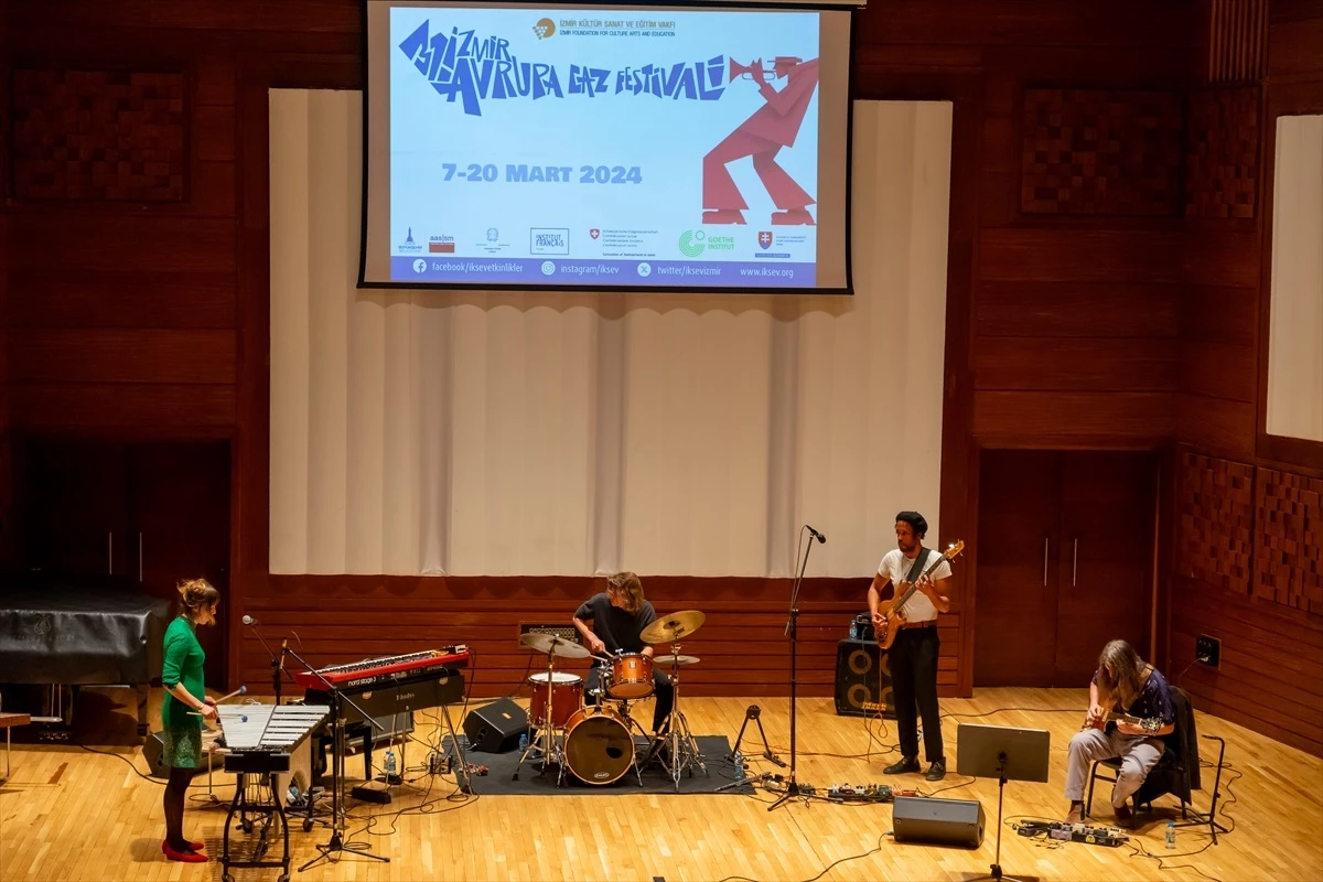 Embryo grubu İzmir Avrupa Caz Festivali'nde konser verdi