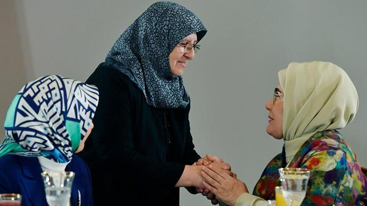 Emine Erdoğan, huzurevi sakinleriyle iftarda buluştu