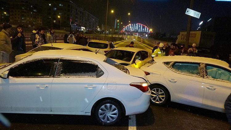 Erzurum'da buzlanma nedeniyle 30 araç birbirine girdi: 13 yaralı