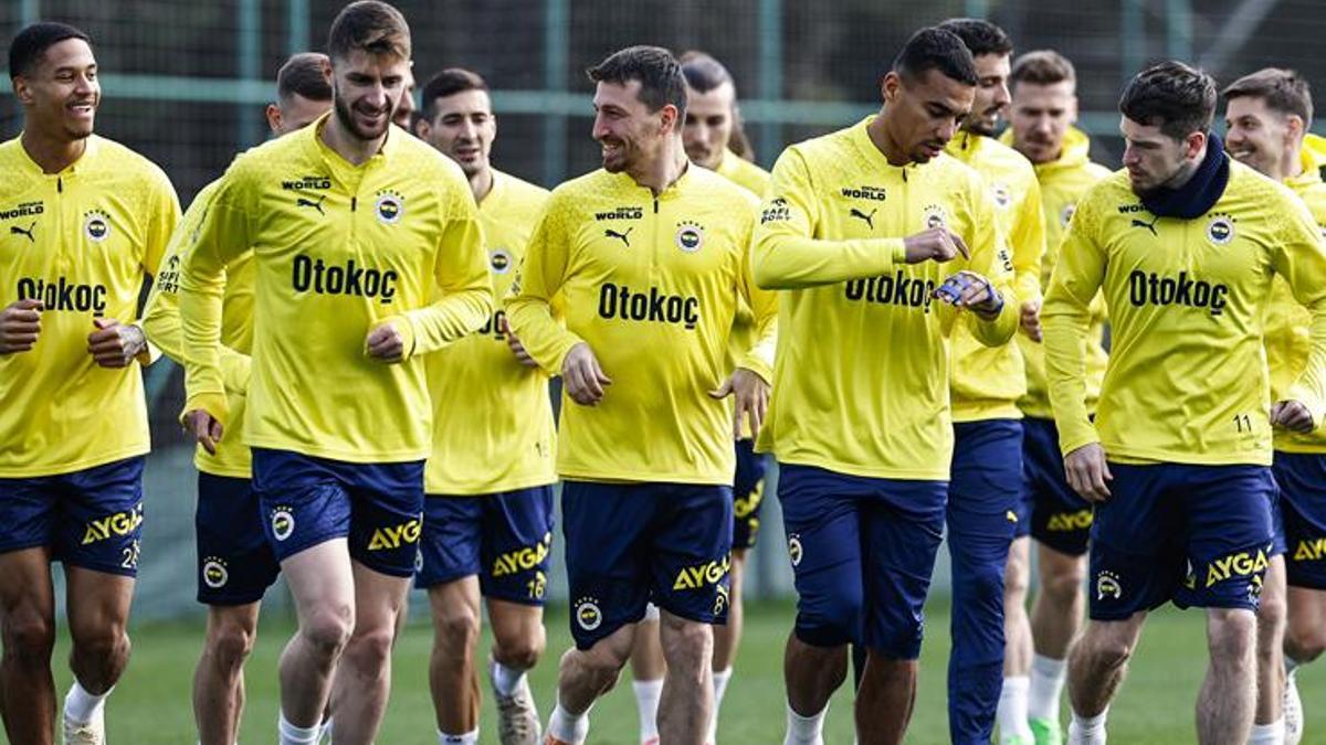 Fenerbahçe'ye Pendikspor maçı öncesi yıldız futbolcudan kötü haber!