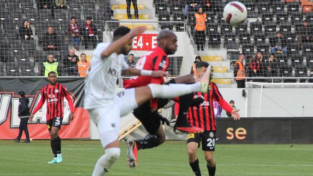 Gol düellosu Çorum FK'nın! Manisa FK yıkıldı...