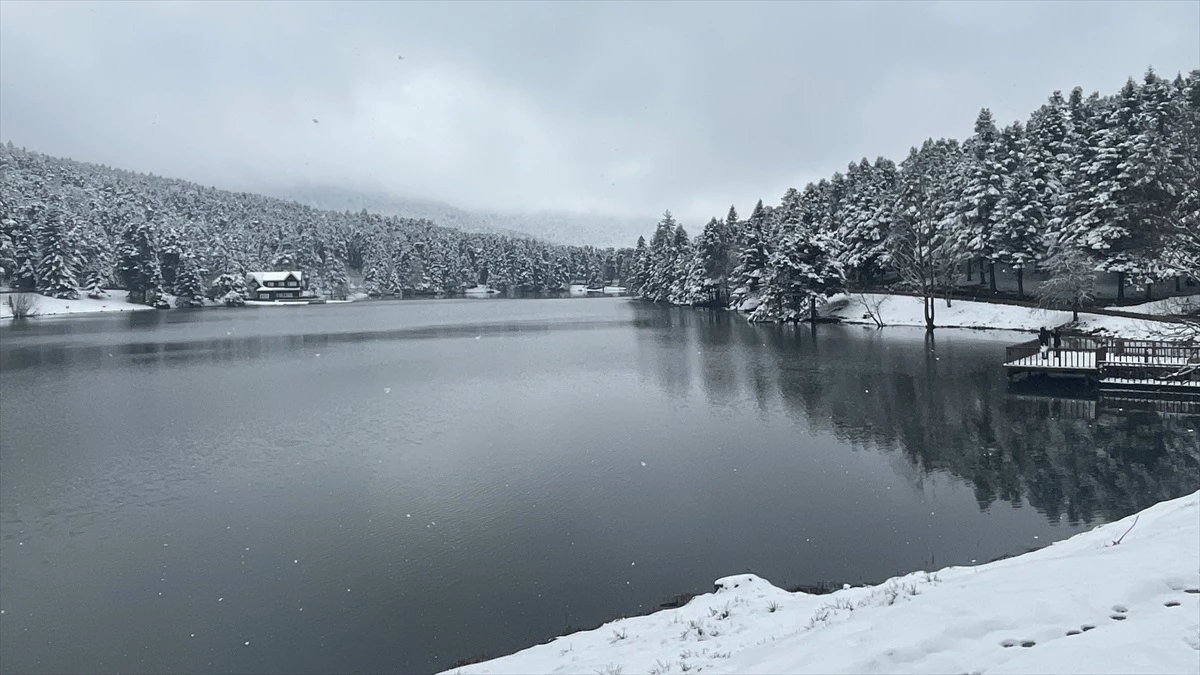 Gölcük Tabiat Parkı'nda Kar Yağışı