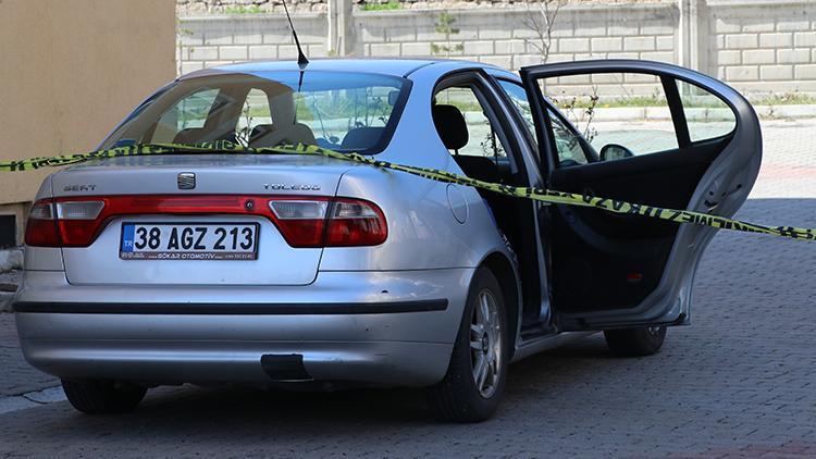 Hastaneye giderken komşusunun otomobilinde hayatını kaybetti