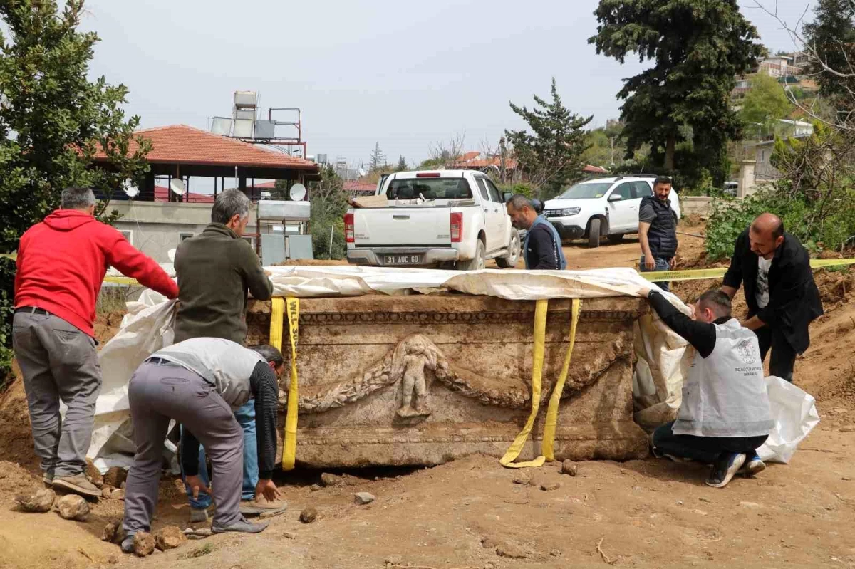 Hatay'da Elektrik Kablo Tesisatı Yenileme Çalışmaları Sırasında Lahit Bulundu