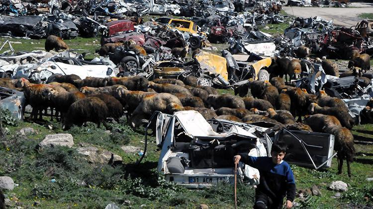 Hatay'da enkazdan çıkarılan binlerce araç sahibini bekliyor